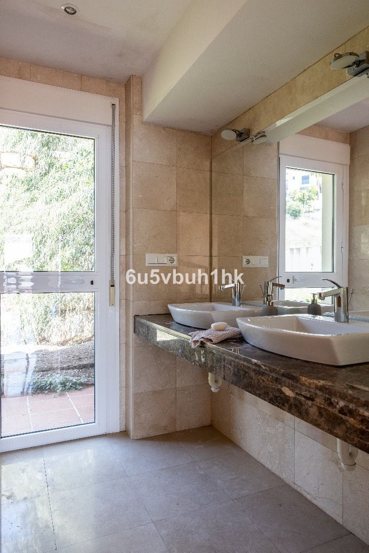 45db525a95f10b4b125906277e192bf9 - 16