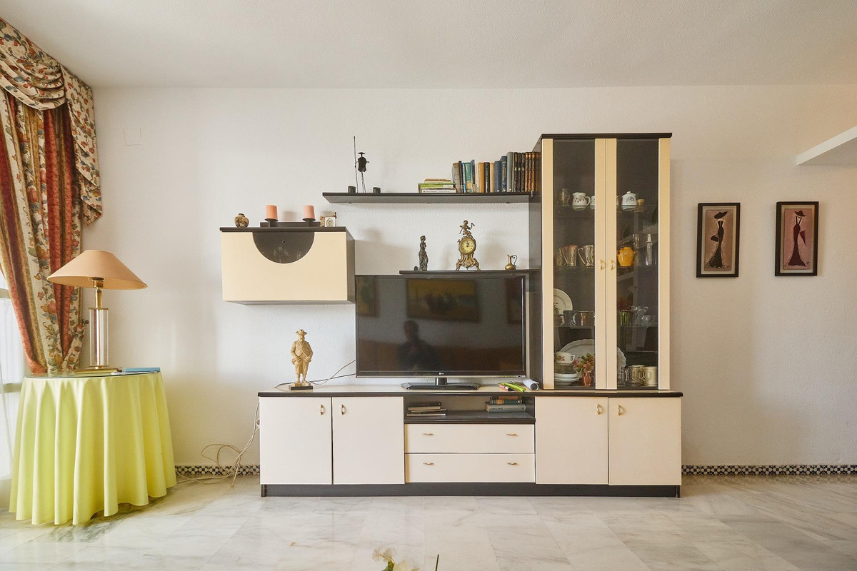 22f923bdfe644cf12e930cd4511040e4 - 12