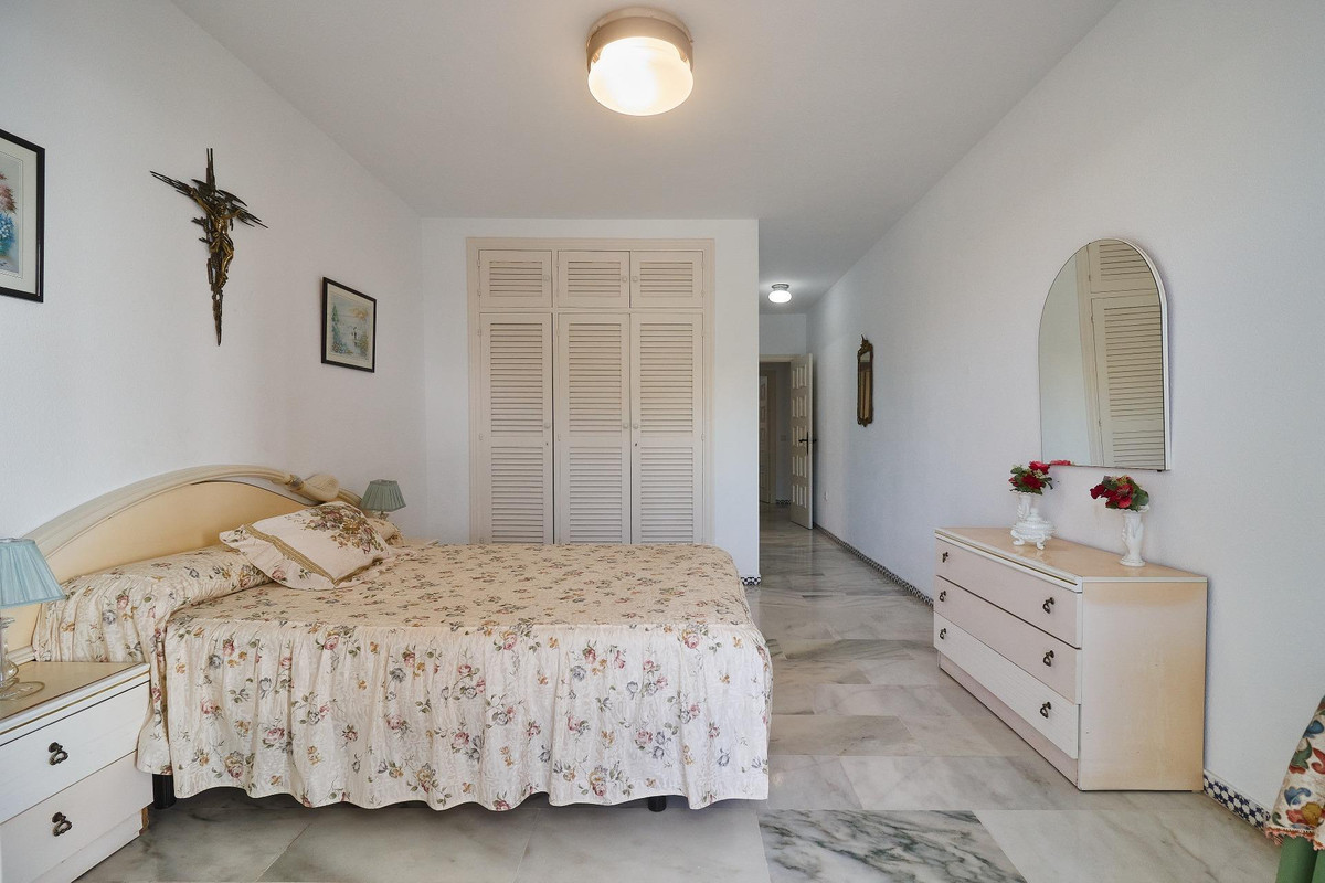 22f923bdfe644cf12e930cd4511040e4 - 15