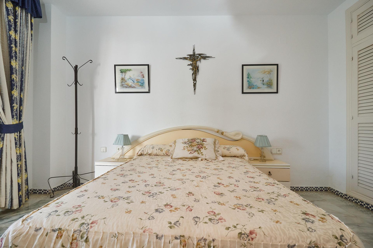 22f923bdfe644cf12e930cd4511040e4 - 19