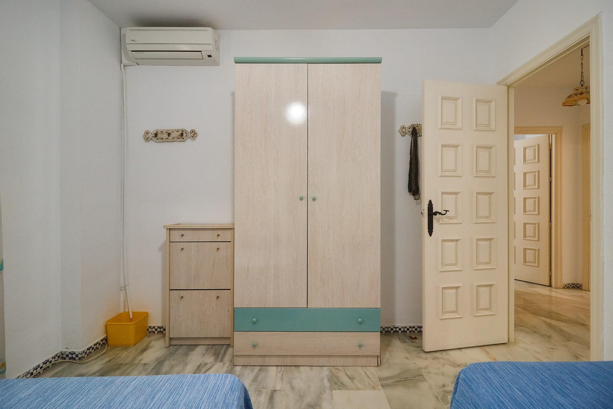 22f923bdfe644cf12e930cd4511040e4 - 23