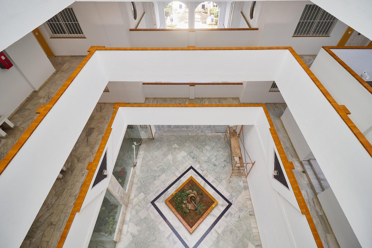 22f923bdfe644cf12e930cd4511040e4 - 32