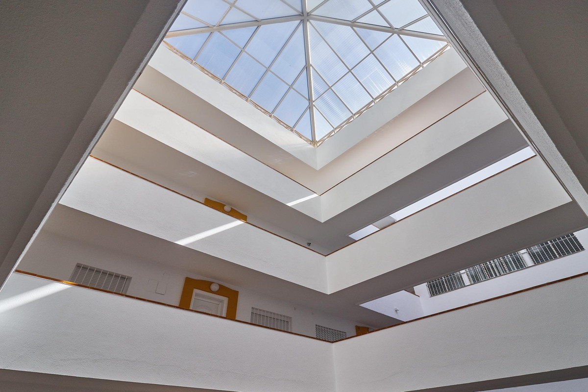 22f923bdfe644cf12e930cd4511040e4 - 33