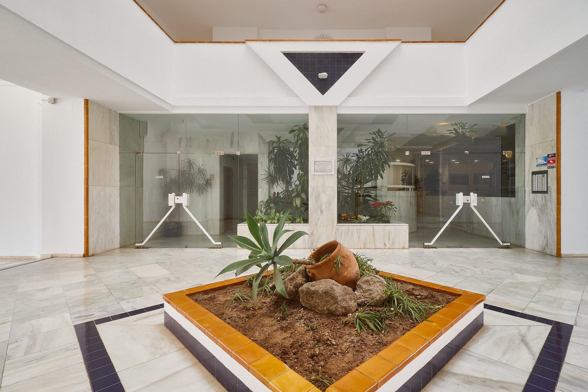 22f923bdfe644cf12e930cd4511040e4 - 36