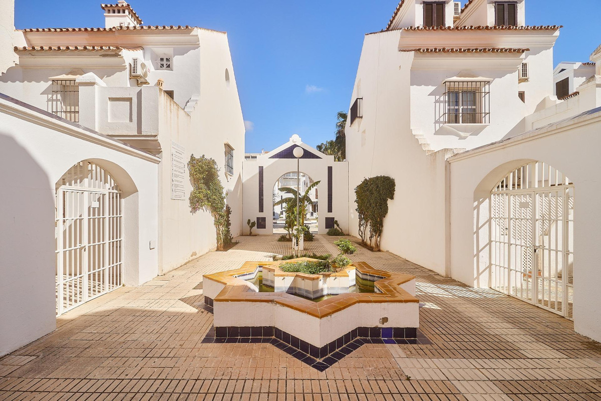 22f923bdfe644cf12e930cd4511040e4 - 37