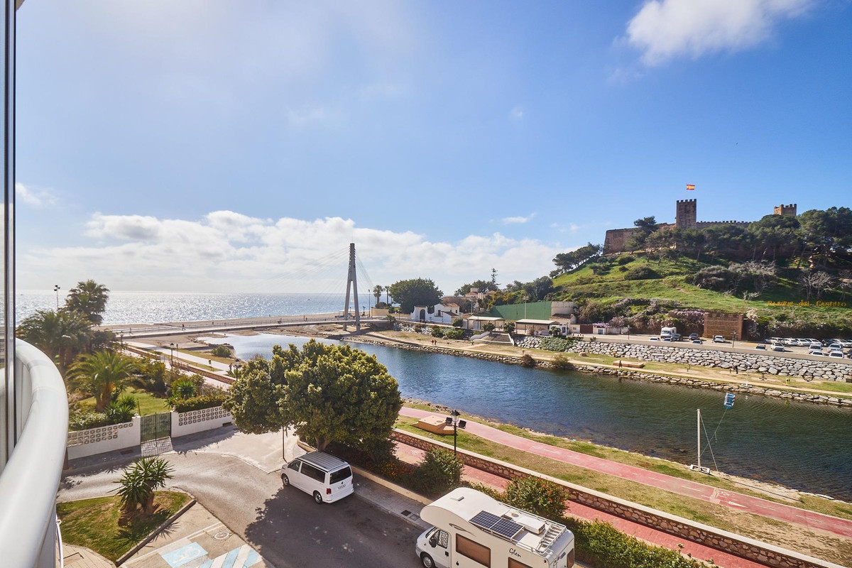 22f923bdfe644cf12e930cd4511040e4 - 48