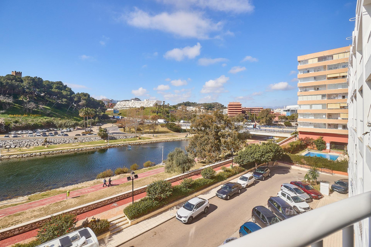 22f923bdfe644cf12e930cd4511040e4 - 8