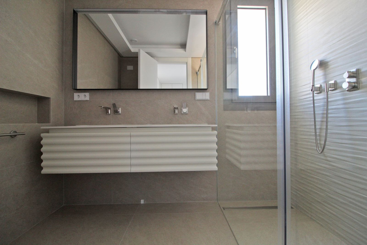 26a1ebd5d0d07210eeb0d37b4d063b24 - 17