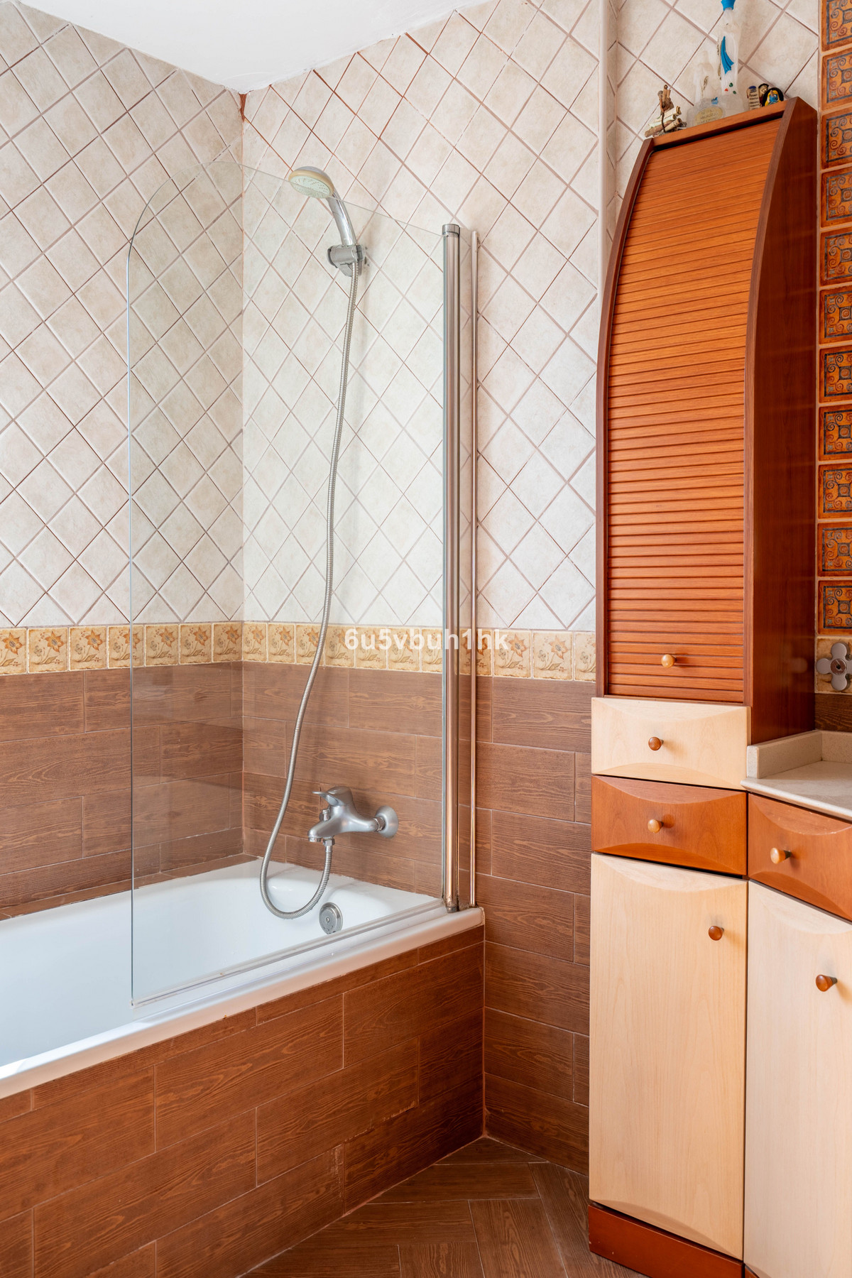 32d4221e6d4243eab9122271e5d52680 - 24