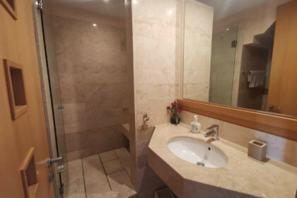 3a7400f0cc00a1f0884611ec8b43018f - 12