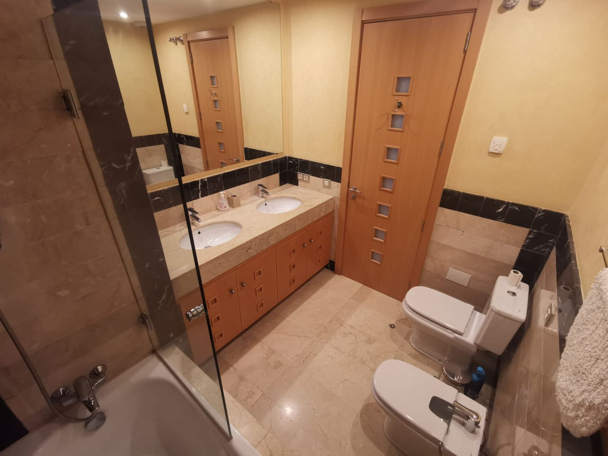 3a7400f0cc00a1f0884611ec8b43018f - 20