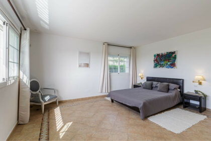 41a405e9fd6274be4cbfbf15272273bc - 12