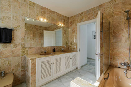 41a405e9fd6274be4cbfbf15272273bc - 15