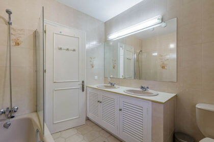 41a405e9fd6274be4cbfbf15272273bc - 19