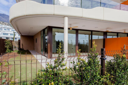 48039c9a36e24aaec2e09bd1796cee94 - 1