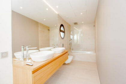 48039c9a36e24aaec2e09bd1796cee94 - 11