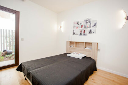 48039c9a36e24aaec2e09bd1796cee94 - 13