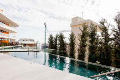 48039c9a36e24aaec2e09bd1796cee94 - 19