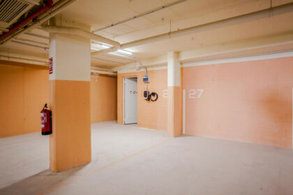 48039c9a36e24aaec2e09bd1796cee94 - 24