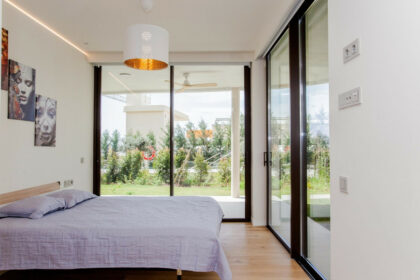 48039c9a36e24aaec2e09bd1796cee94 - 9