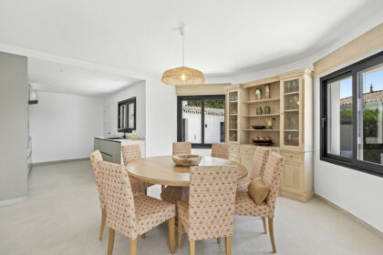 4d19c293fd5b0592876cee16508c9baa - 12