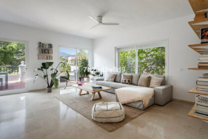 4d442704c4f9bbd520aa8a3d62dadf41 - 1