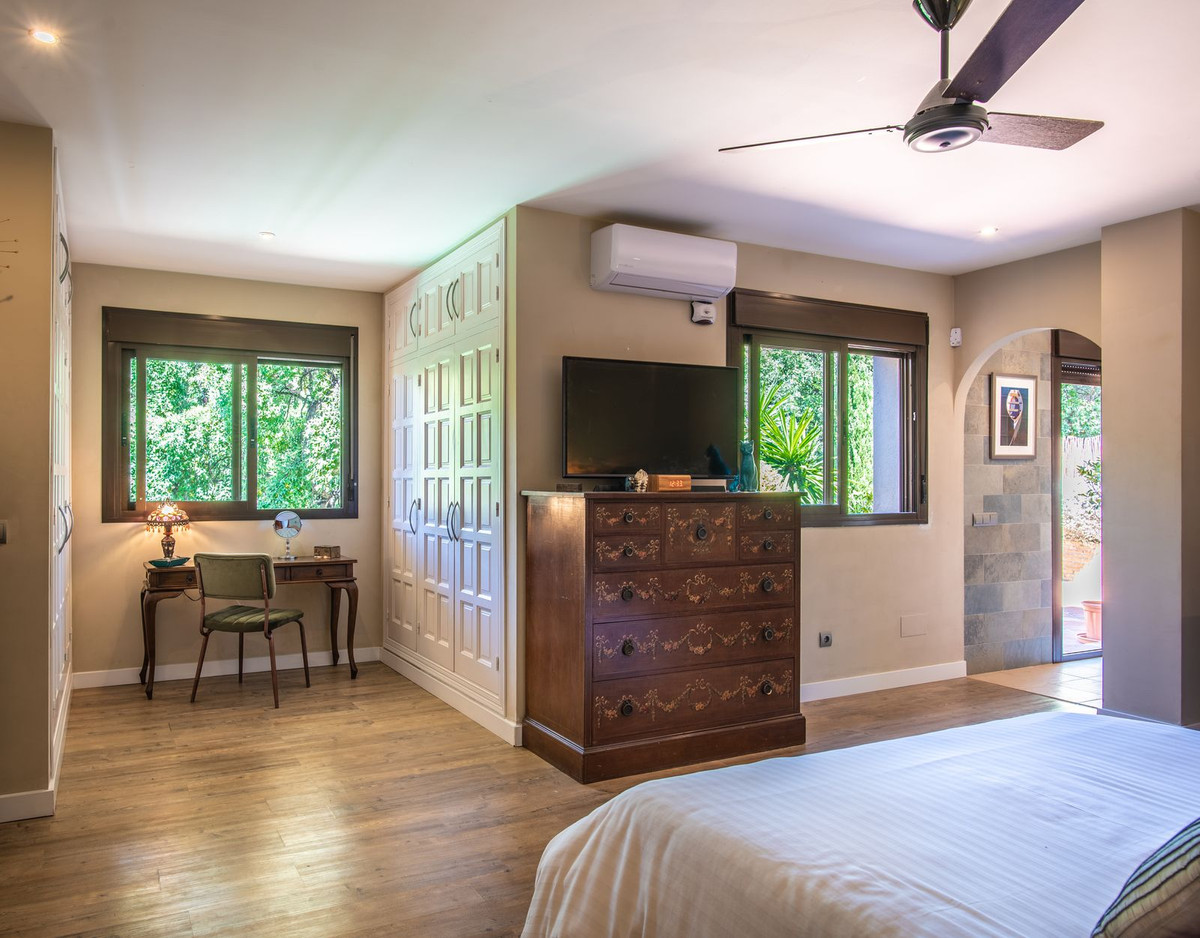 52b876ad2142d94c96907c6c275aa7a6 - 12