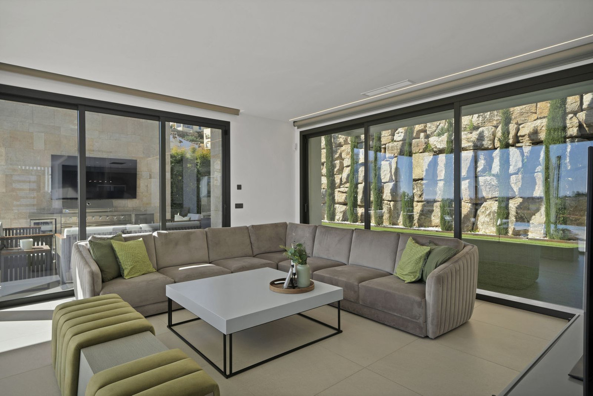 533ce3fa3c48dc87a57445bf776de40f - 12