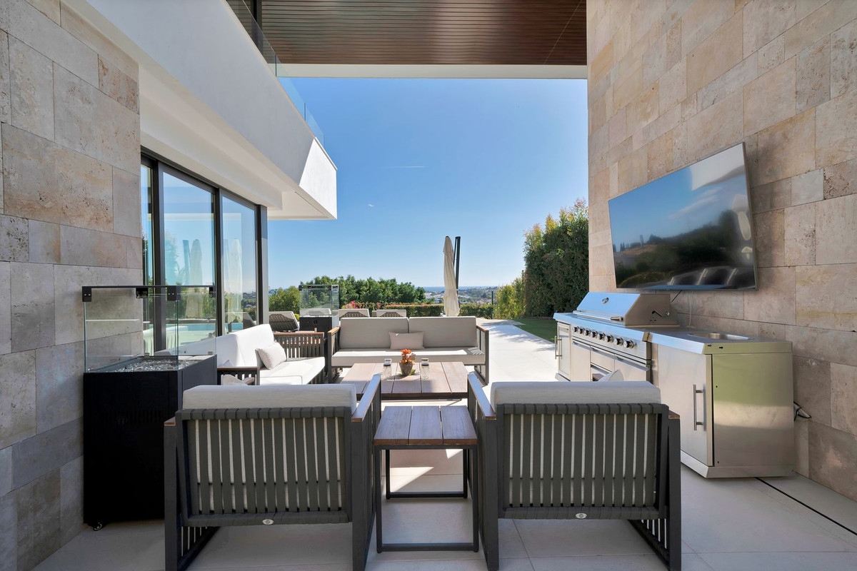 533ce3fa3c48dc87a57445bf776de40f - 27