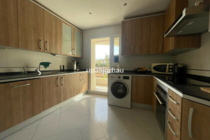 5725aff22a835e765952e13057c81407 - 17