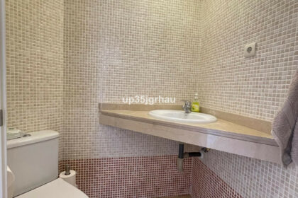 5725aff22a835e765952e13057c81407 - 24