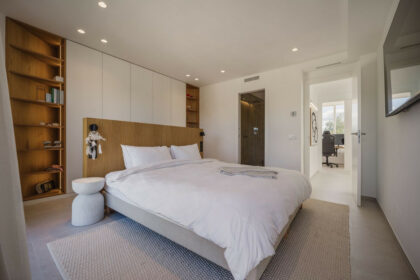 57e4d9fe0549f3799433f7074608e699 - 11