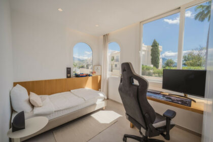 57e4d9fe0549f3799433f7074608e699 - 16