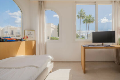 57e4d9fe0549f3799433f7074608e699 - 17