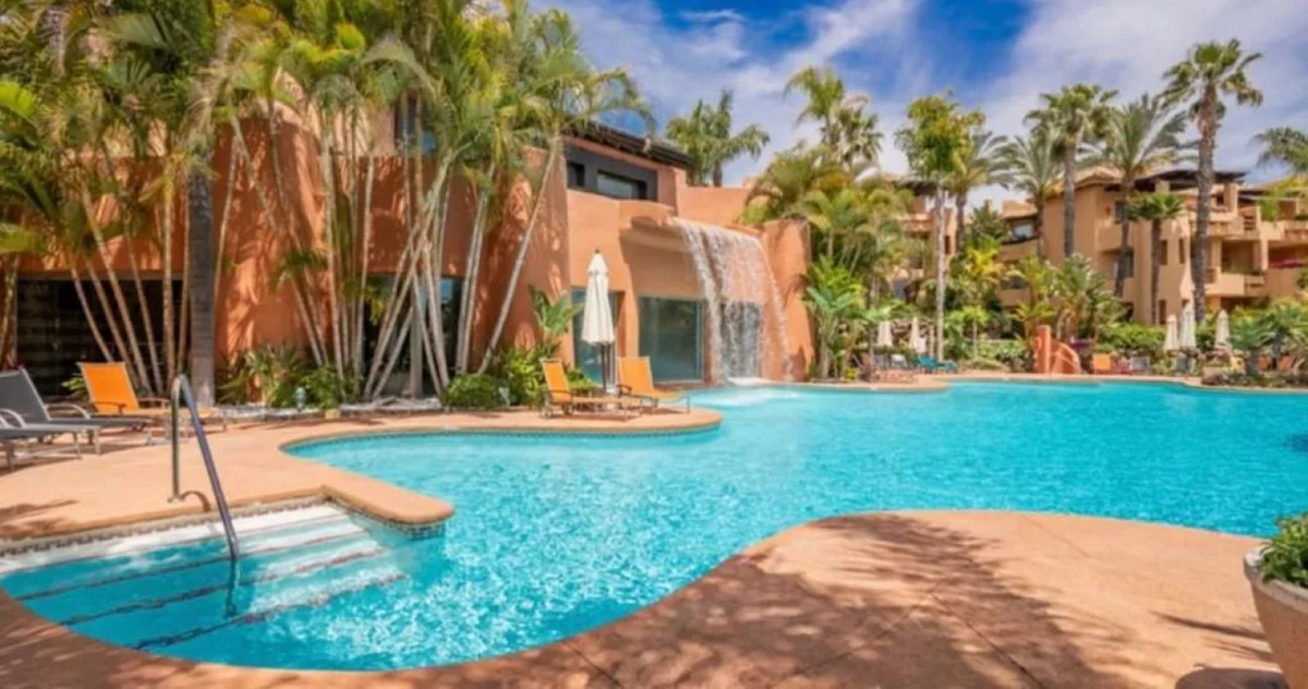 5a20a041fcd043c2c36cad0f8702f905 - 1