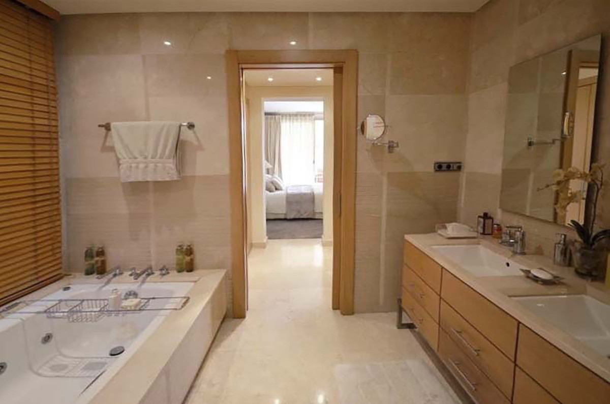 5a20a041fcd043c2c36cad0f8702f905 - 14