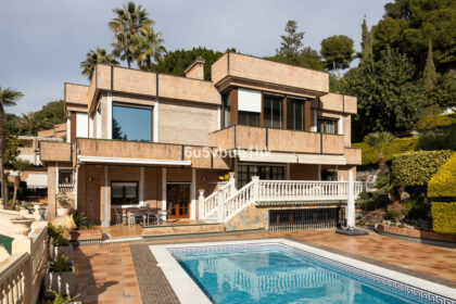 5ca68d38709bb5ae6b0541b457920a87 - 1