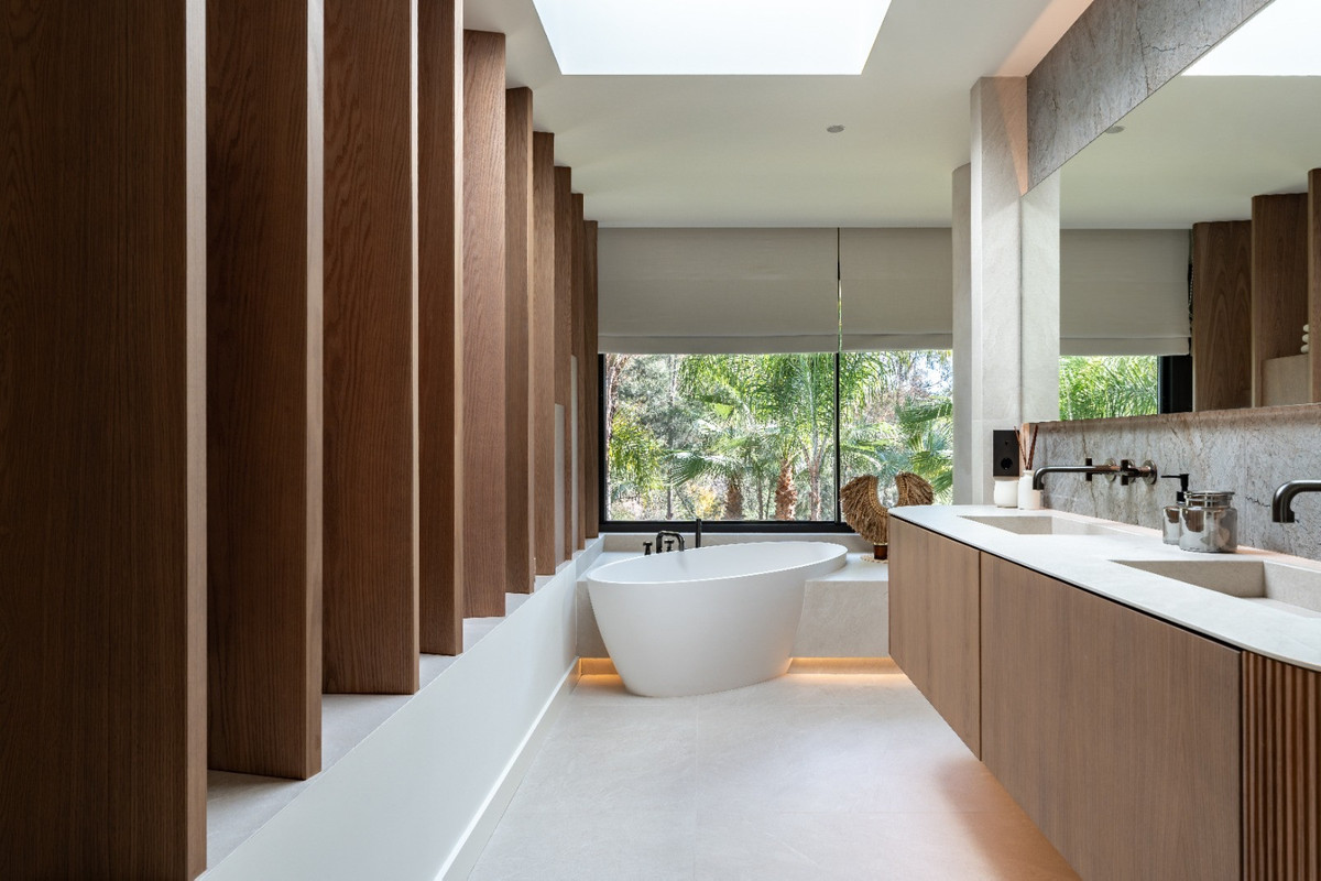 63d9a67e58719ce777b24a98595bead8 - 12