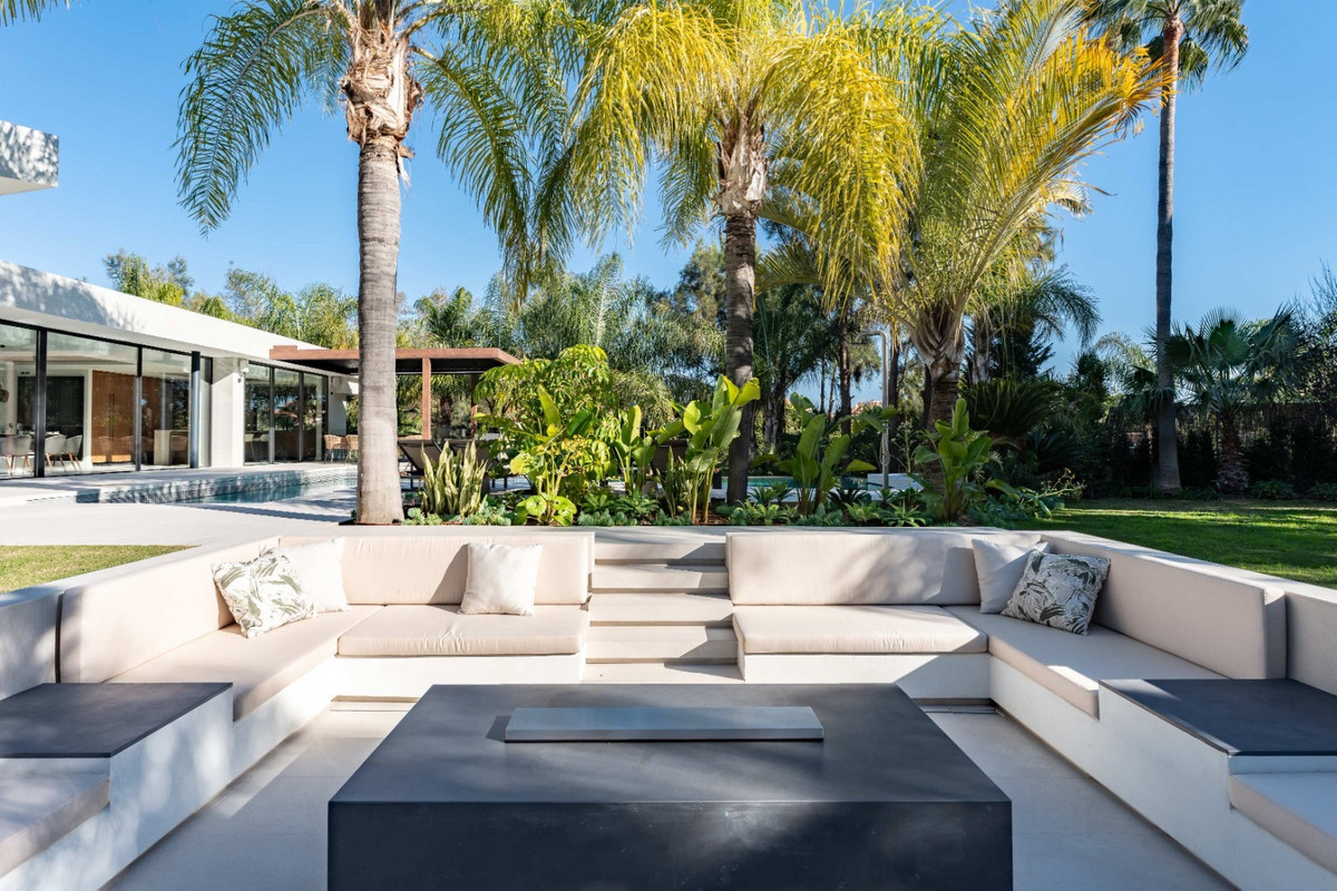 63d9a67e58719ce777b24a98595bead8 - 18