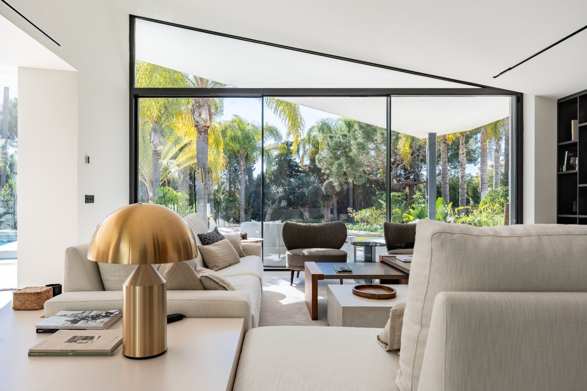 63d9a67e58719ce777b24a98595bead8 - 24