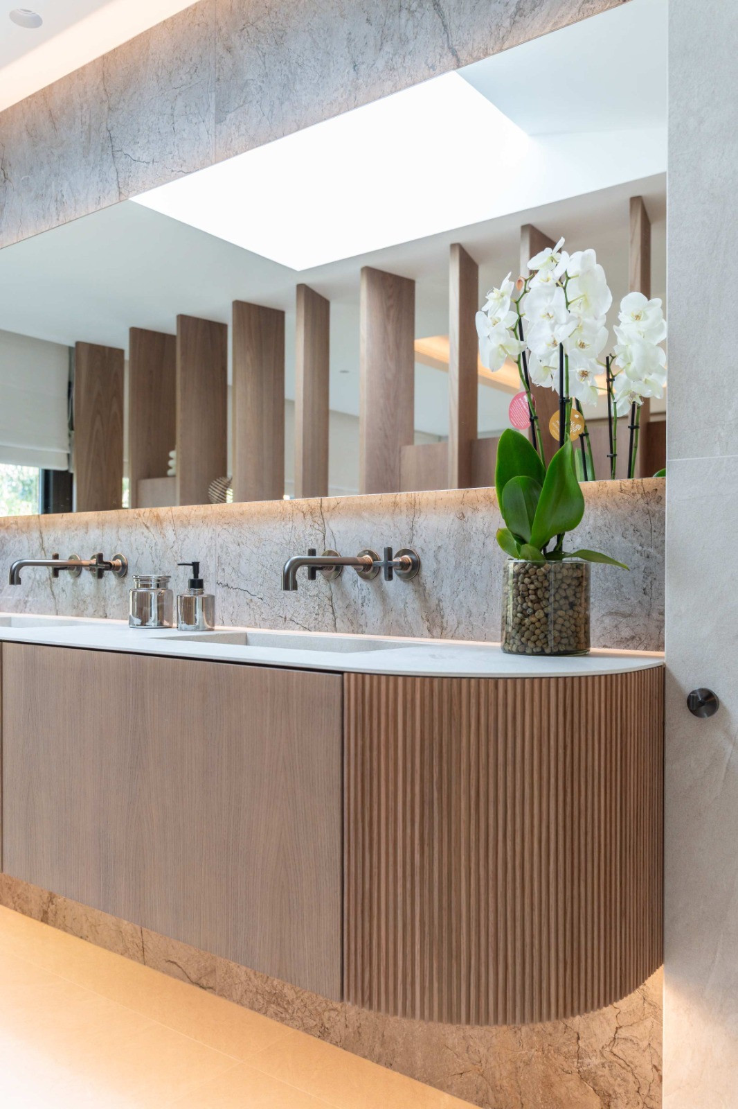 63d9a67e58719ce777b24a98595bead8 - 27