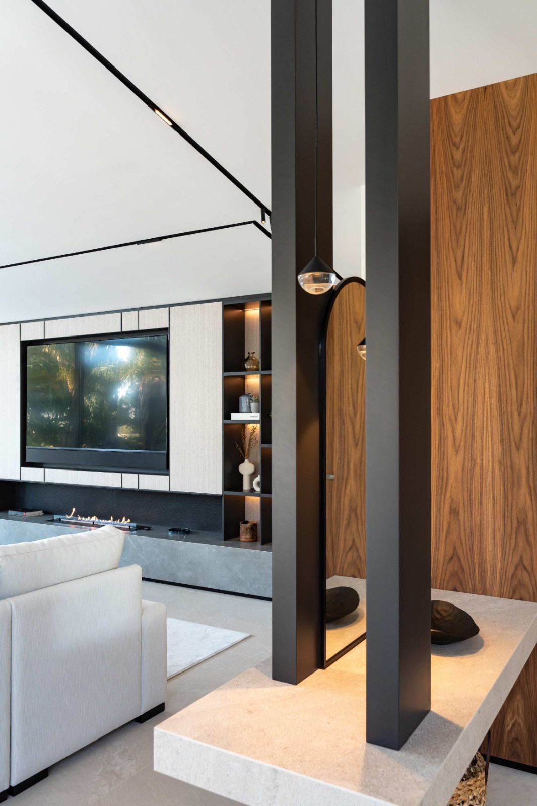 63d9a67e58719ce777b24a98595bead8 - 37