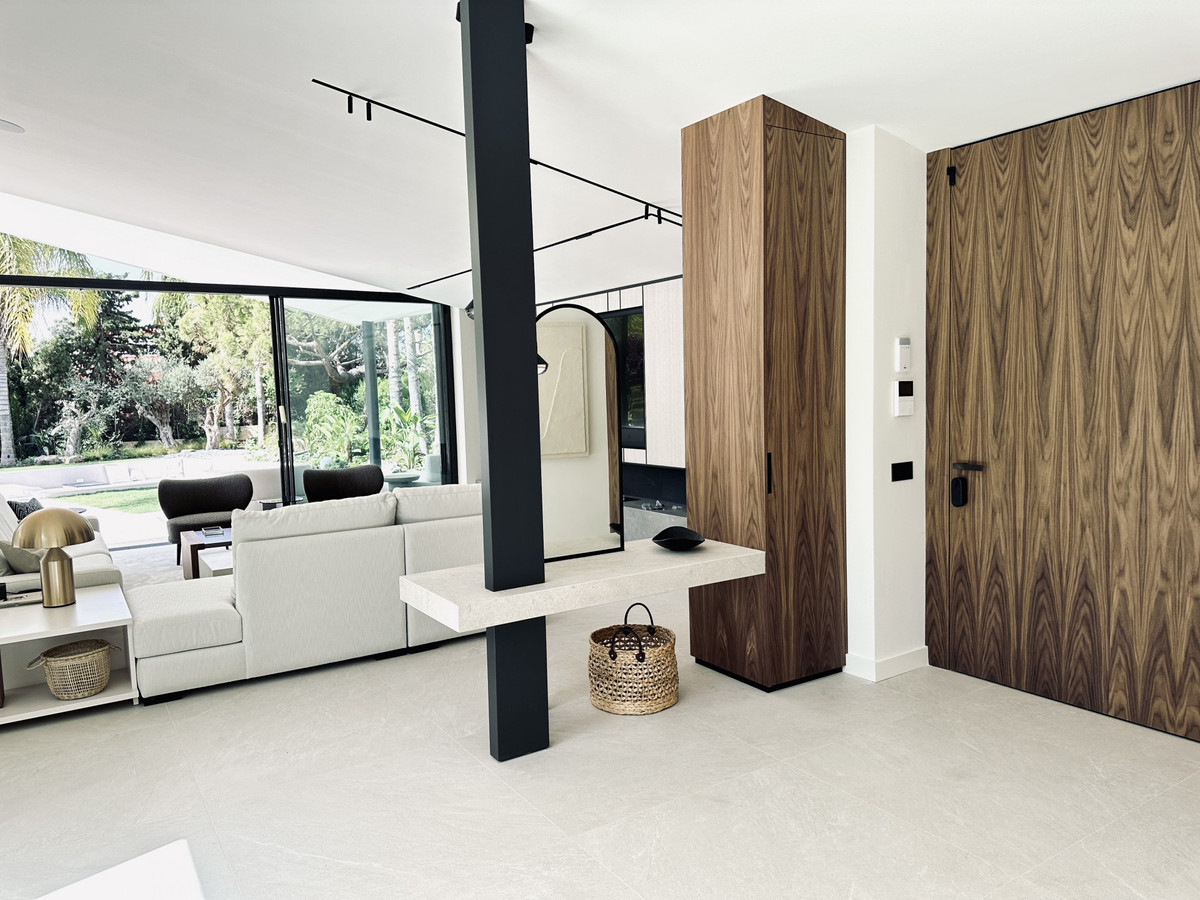 63d9a67e58719ce777b24a98595bead8 - 44