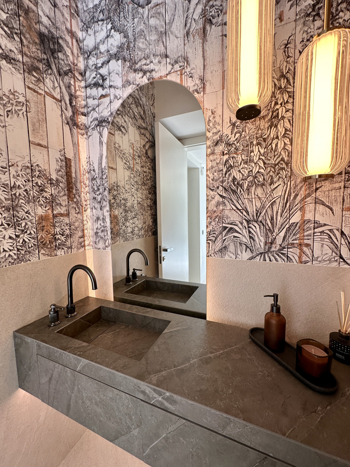 63d9a67e58719ce777b24a98595bead8 - 48