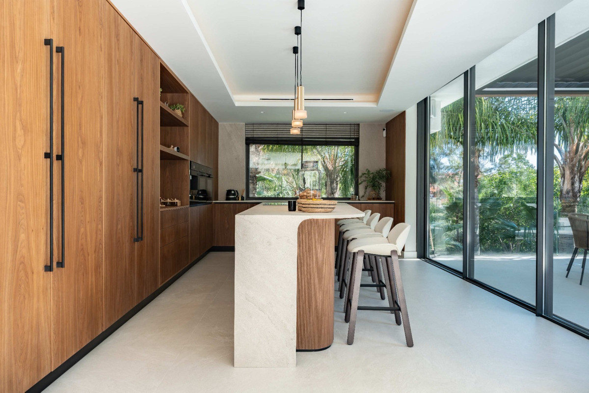 63d9a67e58719ce777b24a98595bead8 - 8