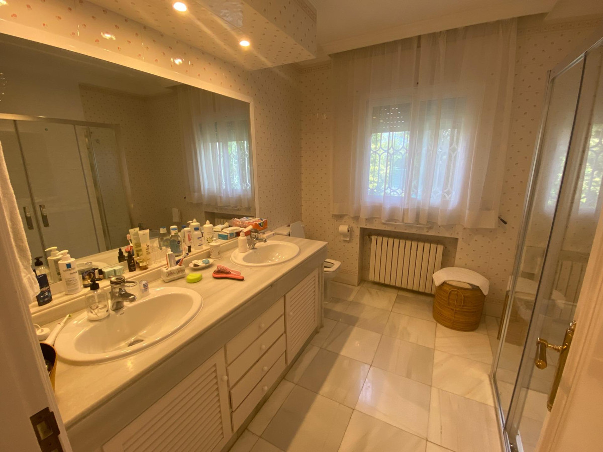 6469bbacc52eec6db90c60ea04fb333c - 35