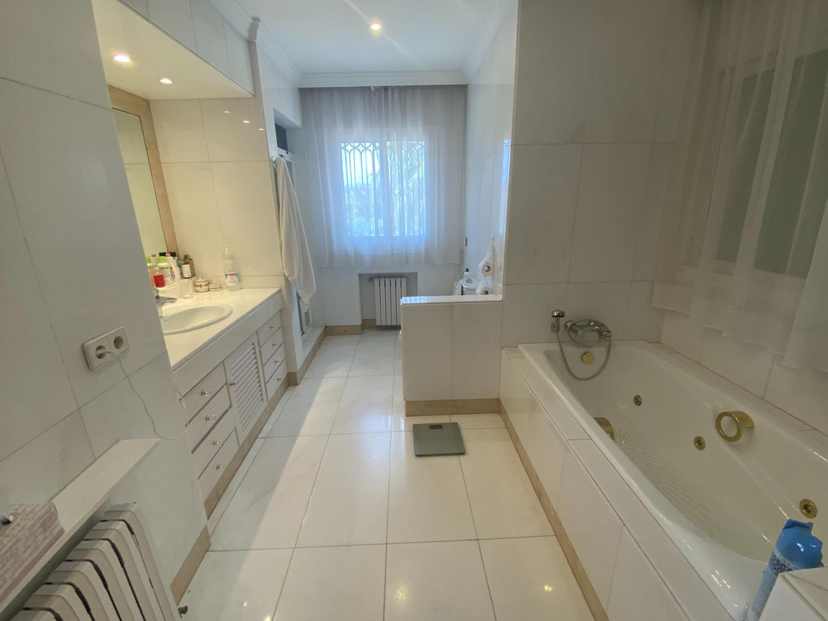 6469bbacc52eec6db90c60ea04fb333c - 40