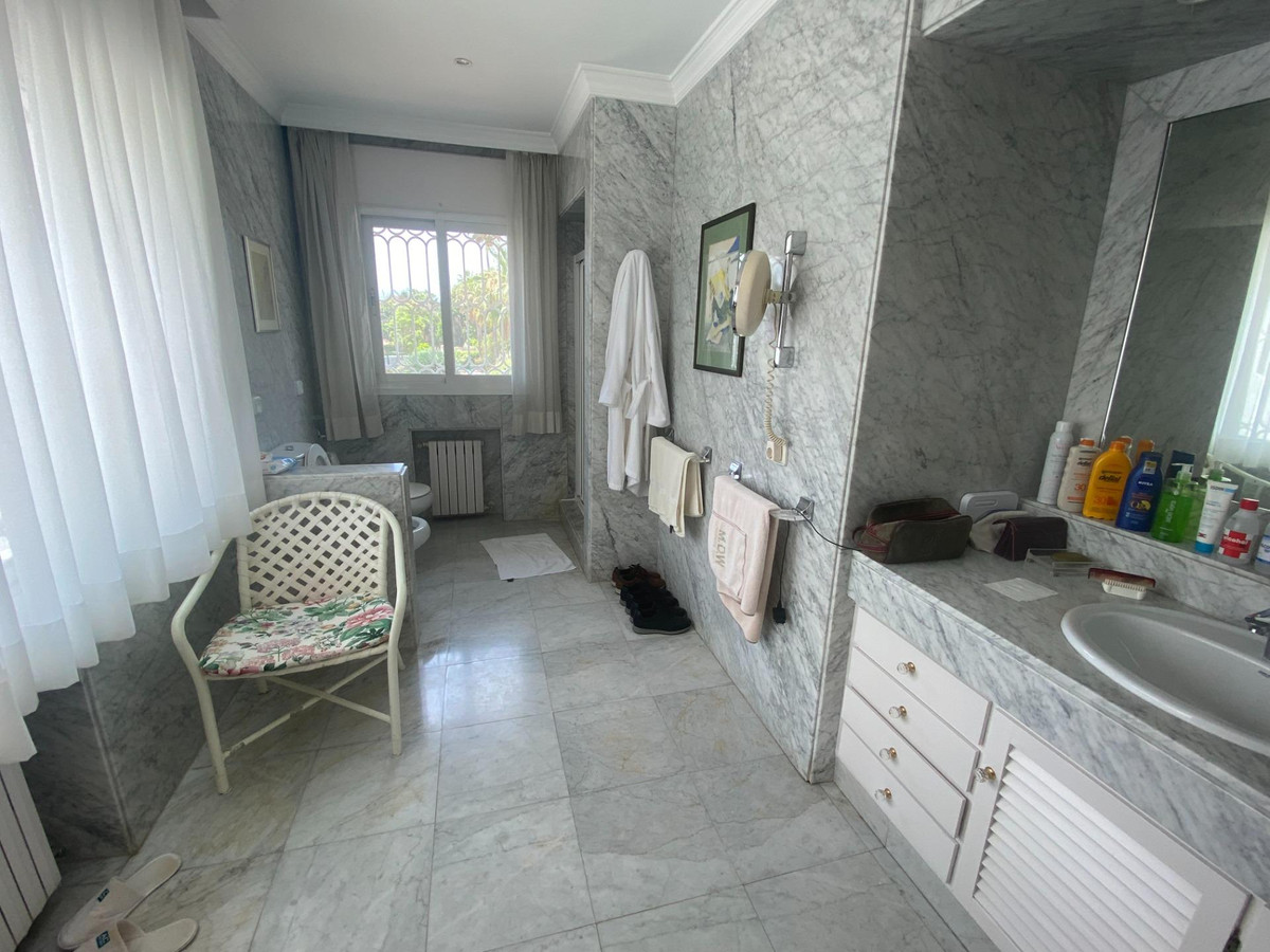 6469bbacc52eec6db90c60ea04fb333c - 41