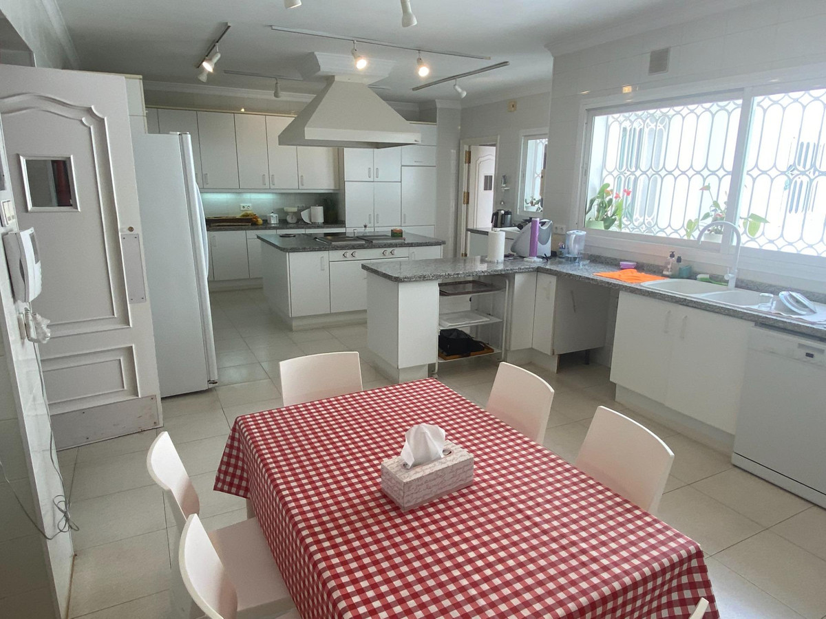 6469bbacc52eec6db90c60ea04fb333c - 44