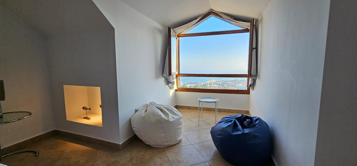 747de4a2eb1c1f4bb7b0632aa3813f5e - 26